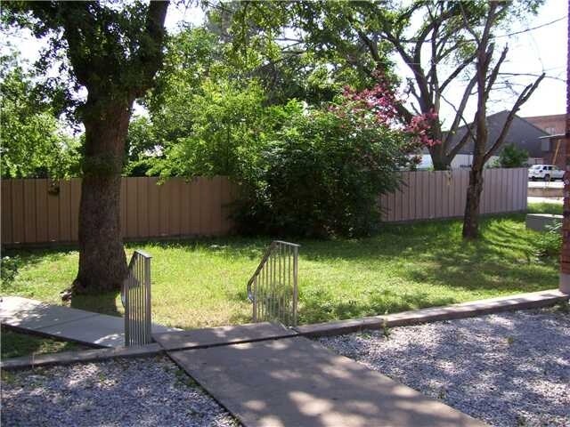 More Photos Of 208-210 N Vanderveer St, Burnet Apartments For Sale