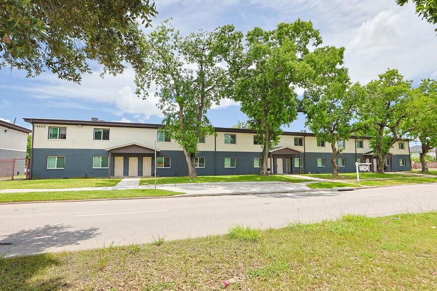 Primary Photo Of 4410 Bellfort St, Houston Apartments For Sale