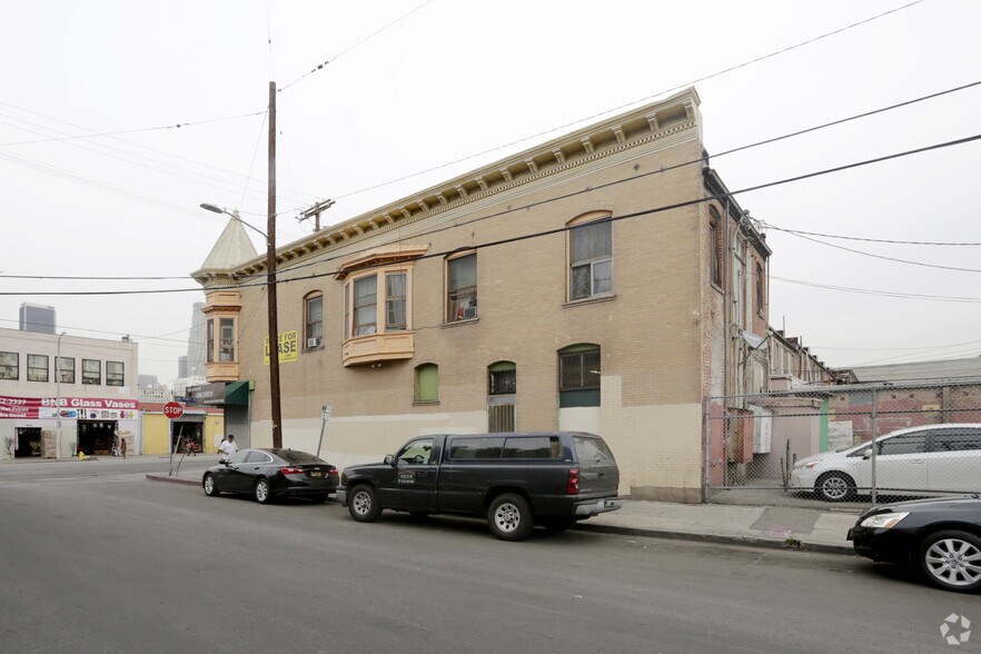 More Photos Of 722-748 1/2 San Pedro St, Los Angeles Apartments For Lease