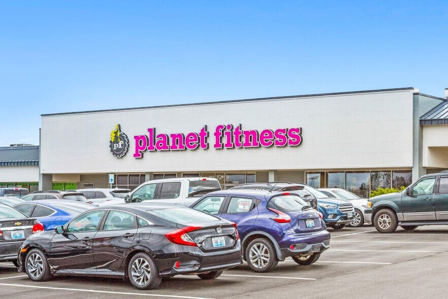 More Photos Of 6805-6899 Alexandria Pike, Alexandria General Retail For Lease