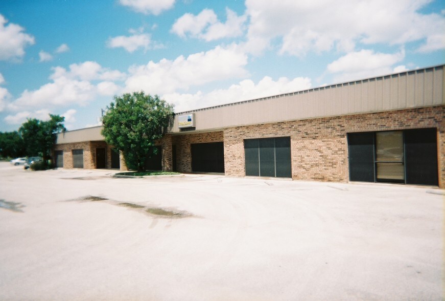 More Photos Of 1208-1218 FM 78, Schertz Freestanding For Lease