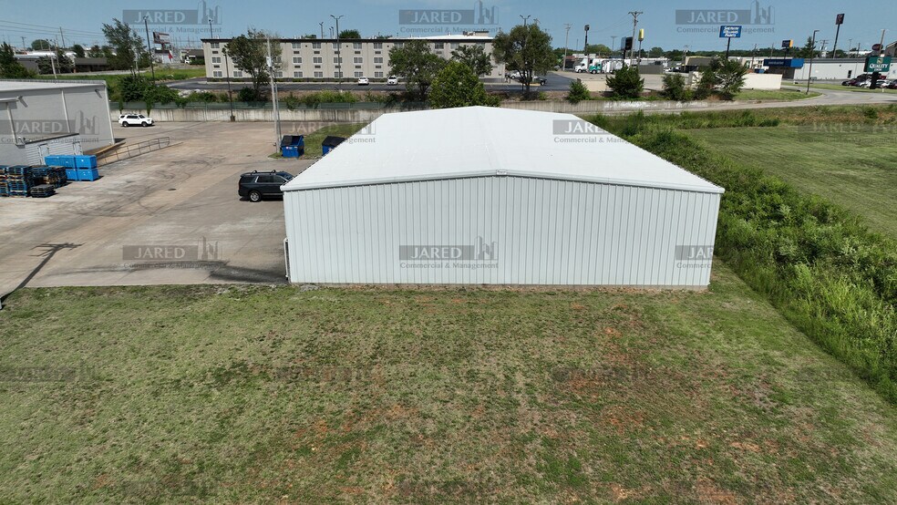 More Photos Of 2800 E 33rd Ter, Joplin Warehouse For Lease