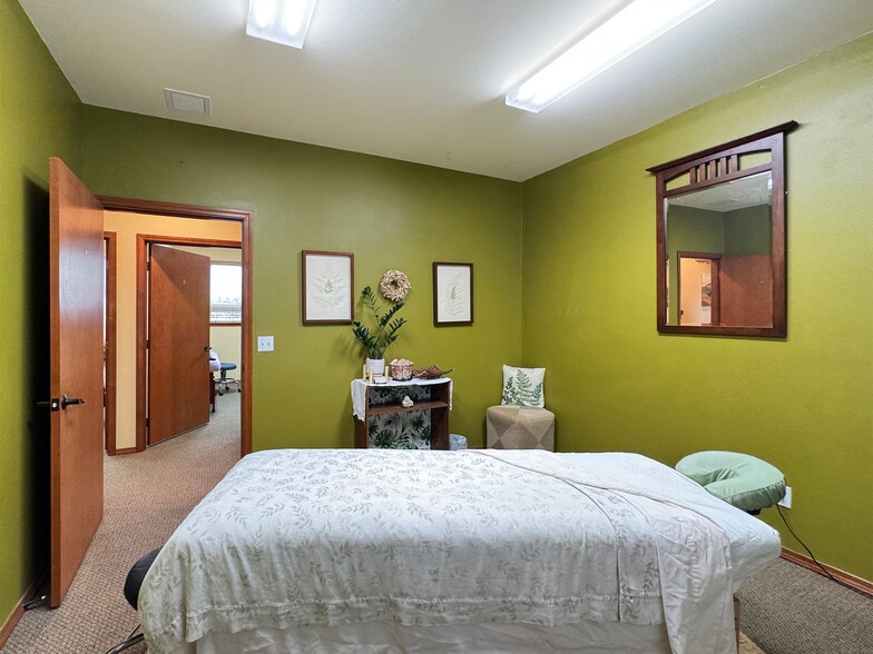 More Photos Of 534 N 5th Ave, Sequim Medical For Sale