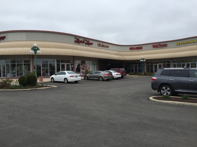 More Photos Of 5-25 E Golf Rd, Arlington Heights General Retail For Lease