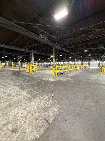 Primary Photo Of 1332 Louisiana St, Memphis Industrial For Sale
