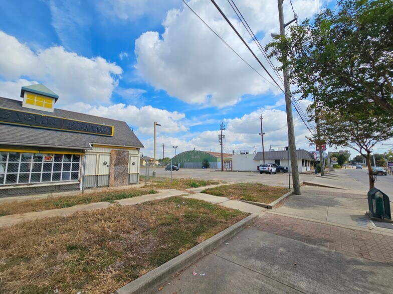 More Photos Of 6929 Harrisburg Blvd, Houston Land For Sale