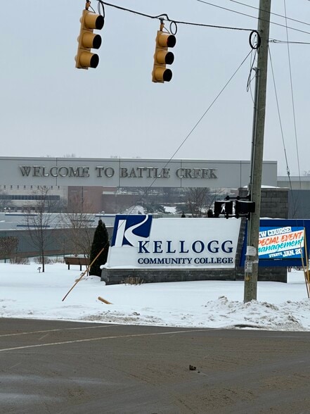 More Photos Of 228 North Ave, Battle Creek Freestanding For Sale