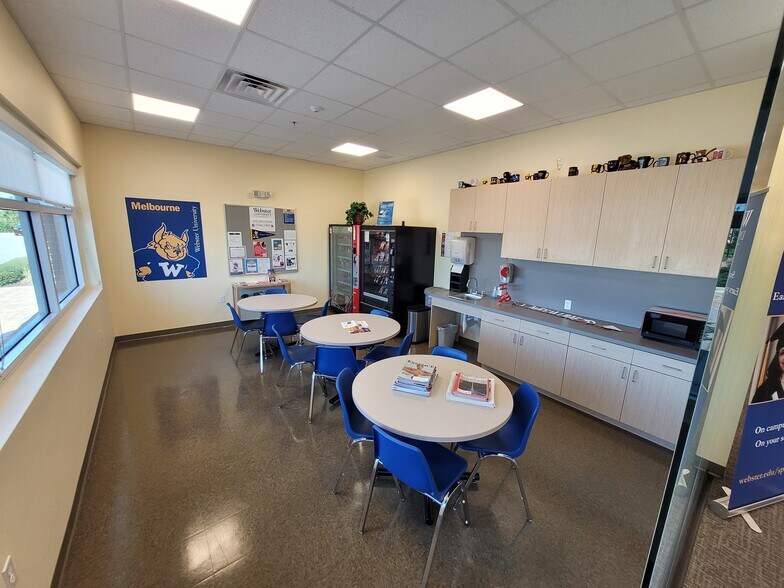 More Photos Of 5565 N Wickham Rd, Melbourne General Retail For Lease