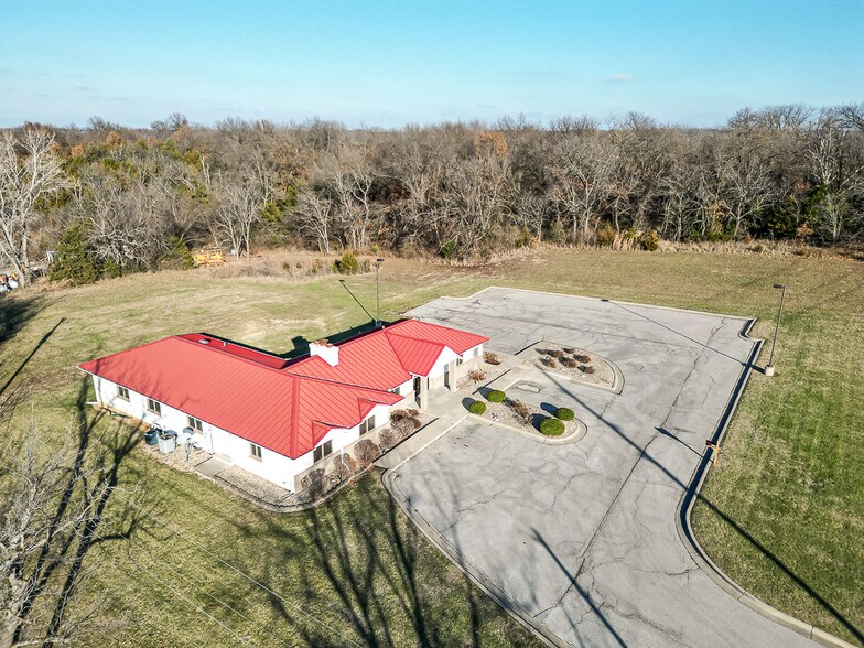 More Photos Of 9340 Parallel Pky, Kansas City Office For Sale