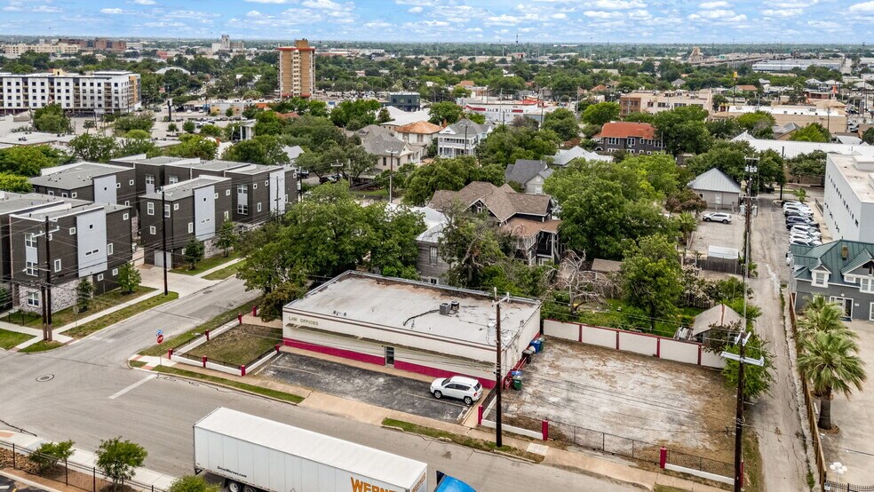 More Photos Of 201 W Poplar St, San Antonio Medical For Sale