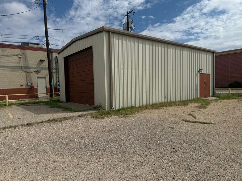 More Photos Of 1011 E 7th St, Odessa Office For Sale