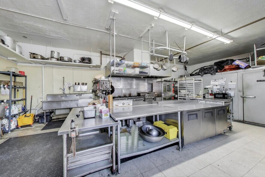 More Photos Of 1103 W Grand Ave, Chicago Apartments For Sale