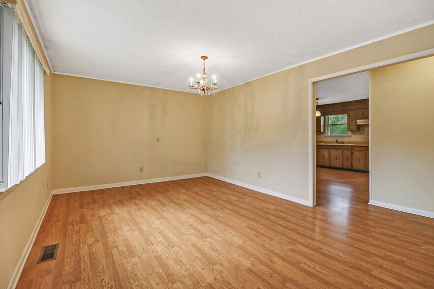More Photos Of 148 Porter Ln, Spring City Specialty For Sale