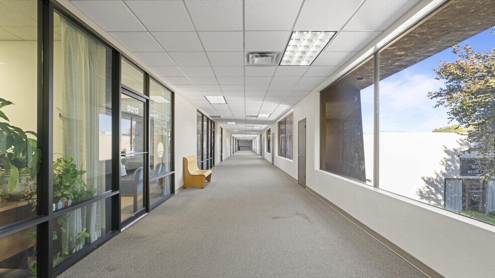 More Photos Of 3311 W Clearwater Ave, Kennewick Office For Sale