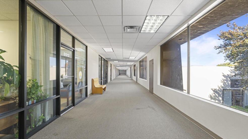 More Photos Of 3311 W Clearwater Ave, Kennewick Office For Sale