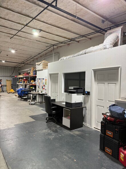 More Photos Of 7304 Causeway, Tampa Light Distribution For Sale
