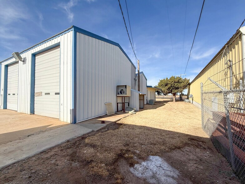 More Photos Of 11730 Highway 152, Pampa Warehouse For Sale