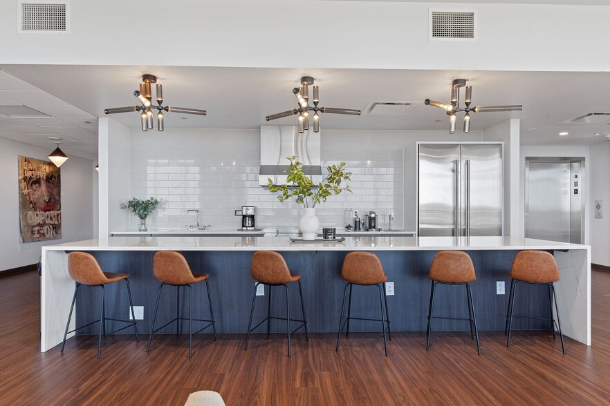 More Photos Of 4229 FM 620, Austin Showroom For Sale