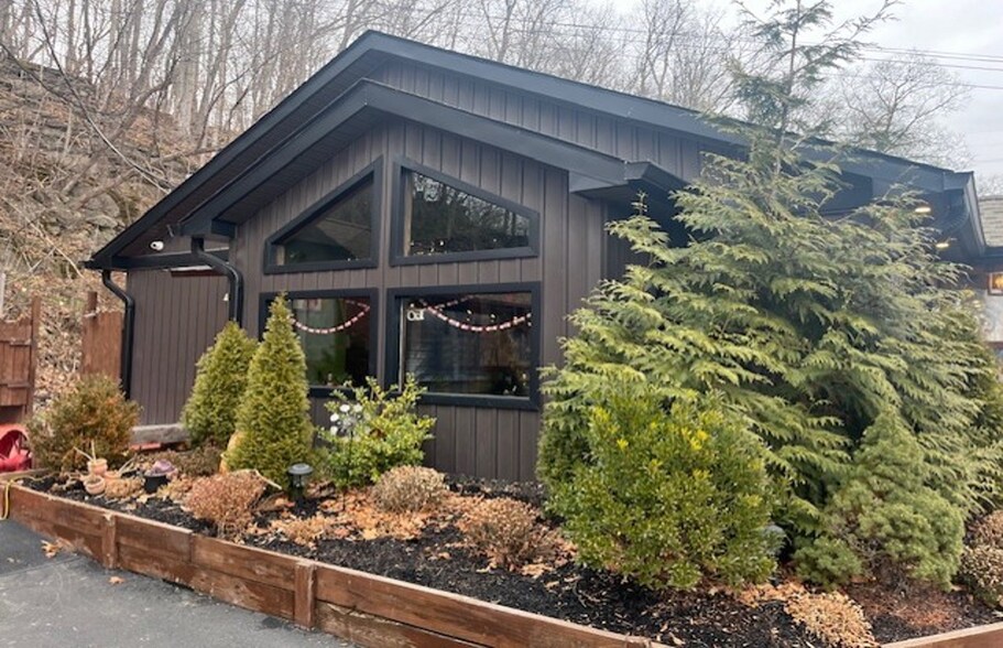 More Photos Of 216 Woodside Ave, Newton Restaurant For Sale