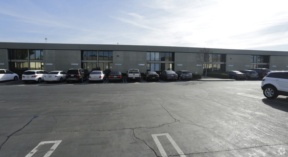 More Photos Of 2750 Oregon Ct, Torrance Unknown For Lease