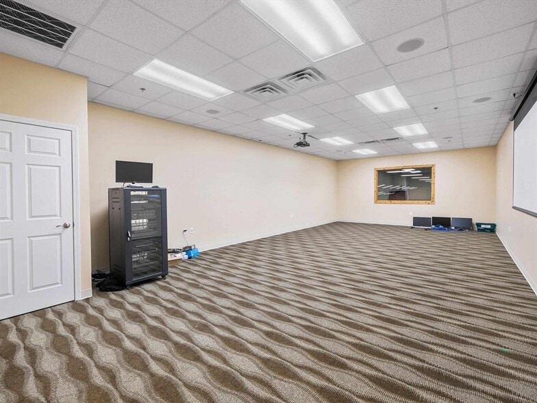 More Photos Of 6976 W Louisville Ln, Owensboro Light Manufacturing For Sale