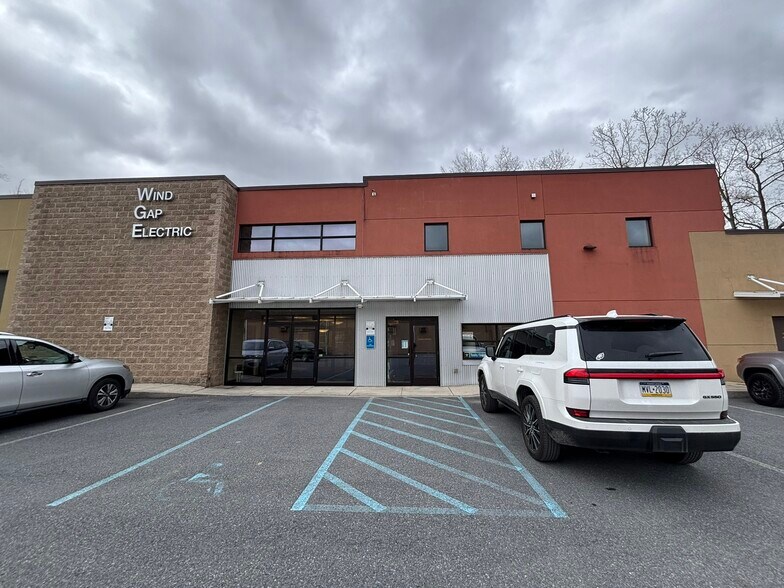 More Photos Of 125 W 7th St, Wind Gap Coworking Space