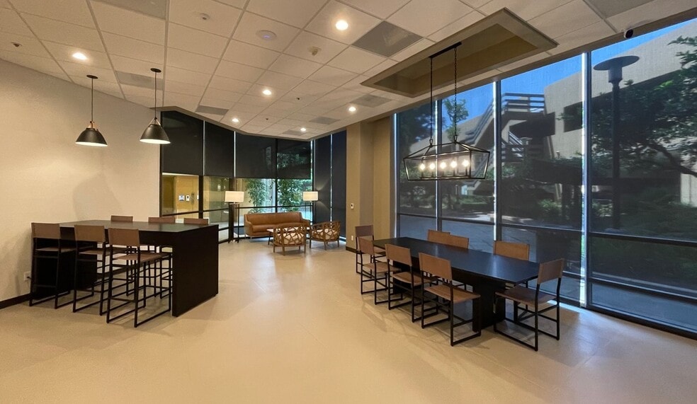 More Photos Of 4605 Lankershim Blvd, North Hollywood Office For Lease