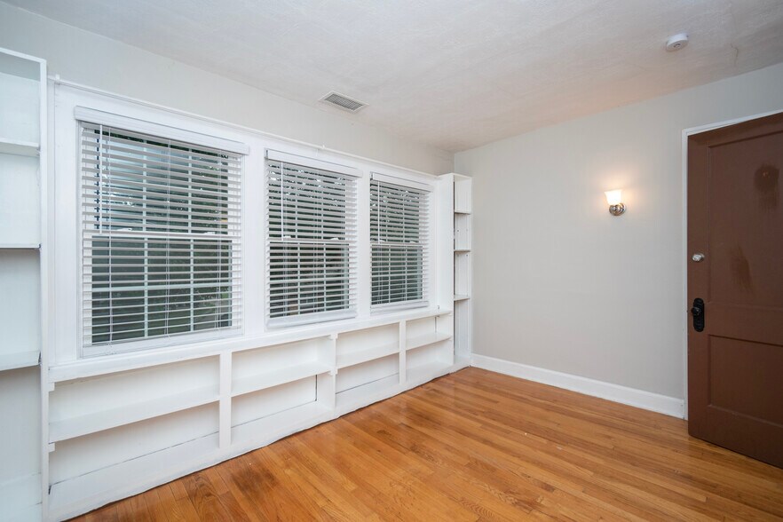 More Photos Of 5331 Charlotte St, Kansas City Apartments For Sale
