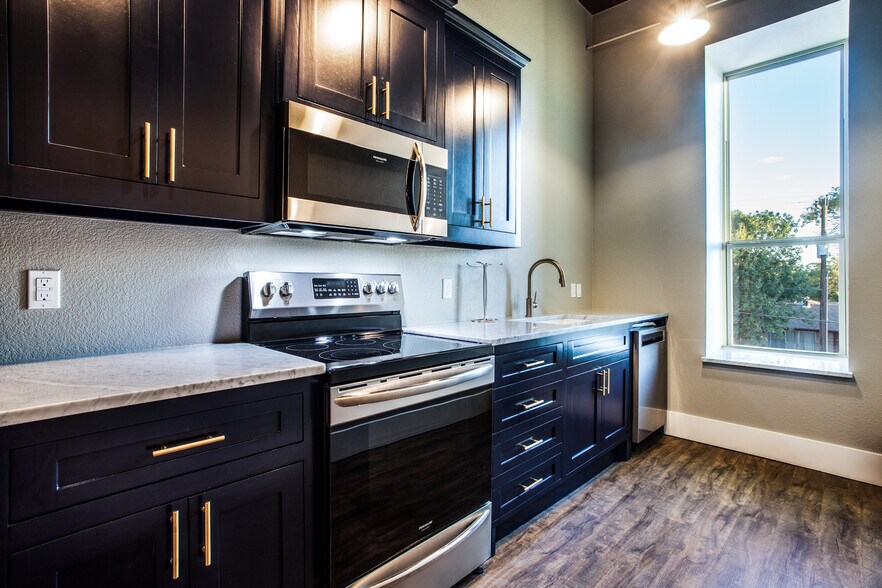 More Photos Of 1024 Halsell St, Bridgeport Storefront Retail Office For Sale