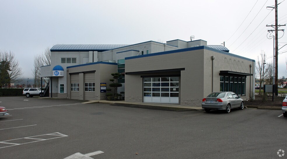 More Photos Of 3555 Gateway St, Springfield Office For Lease