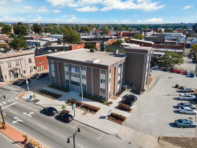 More Photos Of 443 Spring St, Jeffersonville Office For Lease