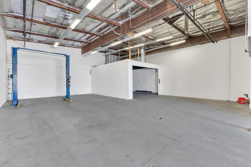More Photos Of 8010 Wheatland Ave, Sun Valley Manufacturing For Sale