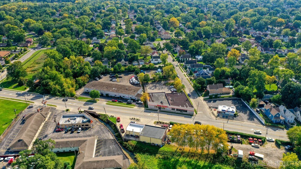 More Photos Of 765 Villa St, Elgin Warehouse For Lease