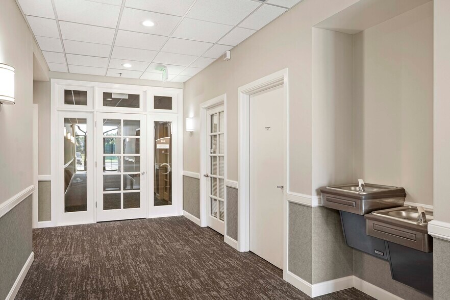 More Photos Of 6475 Washington St, Gurnee Office For Sale