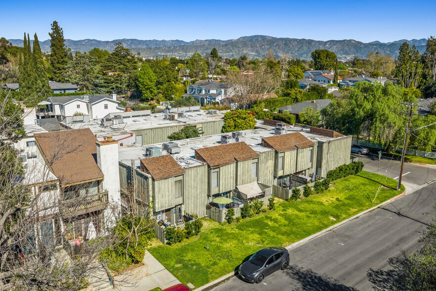 More Photos Of 11607 Acama St, Studio City Apartments For Sale