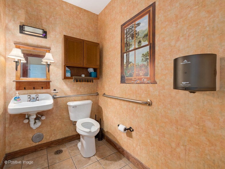 More Photos Of 1125 N Delany Rd, Gurnee Medical For Sale