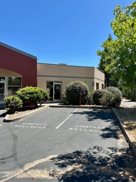 More Photos Of 155 Spring Hill Dr, Grass Valley Warehouse For Lease