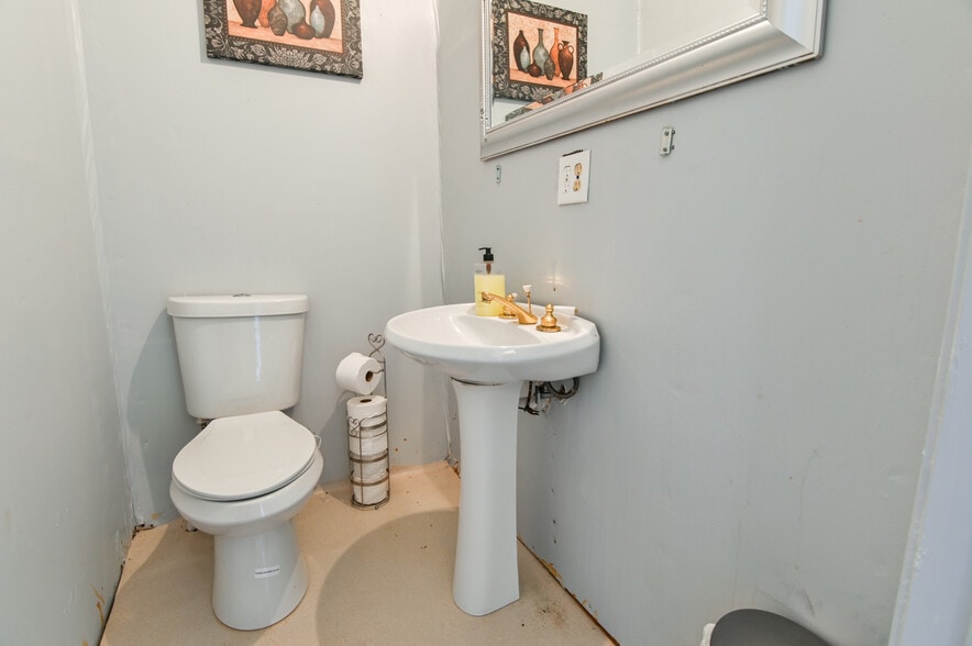 More Photos Of 2766 White Oak Dr, Decatur Religious Facility For Sale