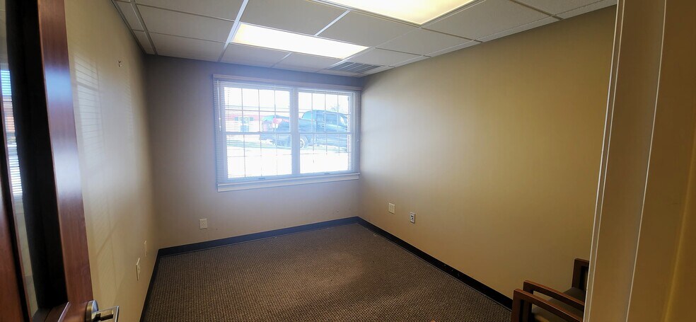 More Photos Of 159 E Valley St, Abingdon Medical For Lease