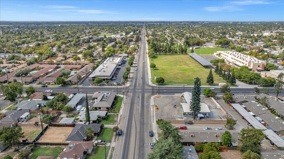 More Photos Of 445 W Dakota Ave, Fresno Office Residential For Sale