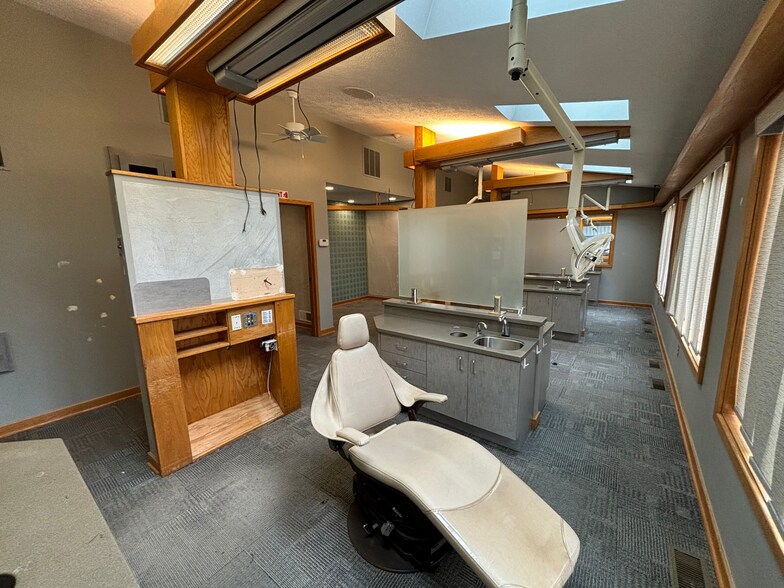 More Photos Of 2121 Abbott Rd, East Lansing Office For Sale