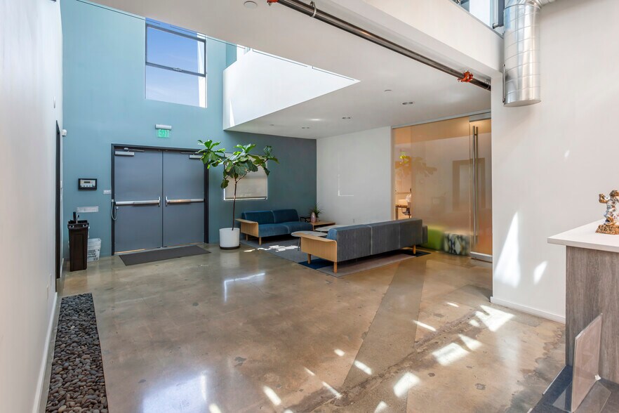 More Photos Of 5285 W Washington Blvd, Los Angeles Loft Creative Space For Sale