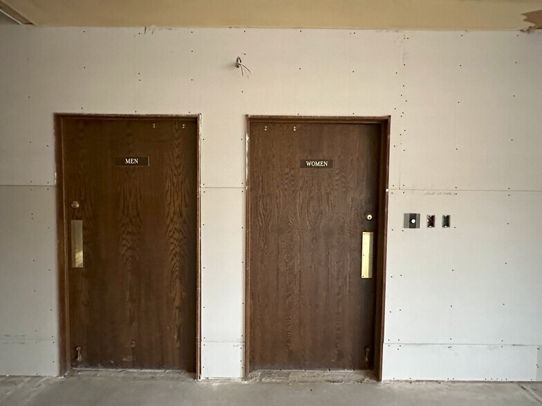 More Photos Of 301 Kienle Dr, Piqua Storefront Retail Office For Lease