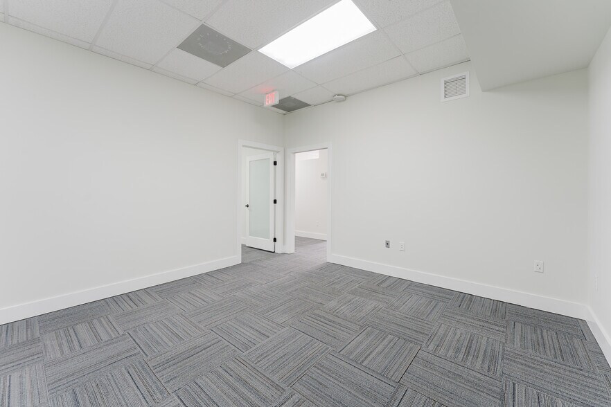 More Photos Of 1817-1847 NE 25th St, Lighthouse Point Unknown For Lease