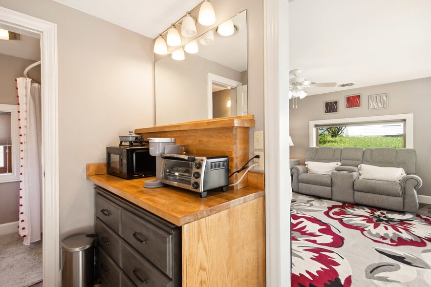 More Photos Of 301 Meyers Ave, Meyersdale Hotel For Sale