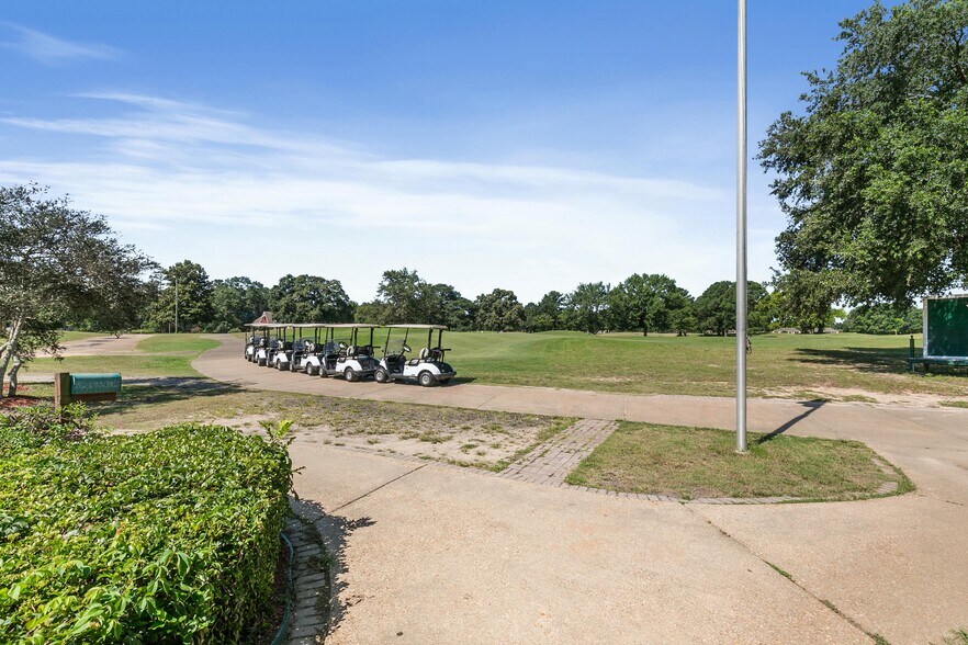 More Photos Of 101 Merion Dr, Eufaula Golf Course Driving Range For Sale