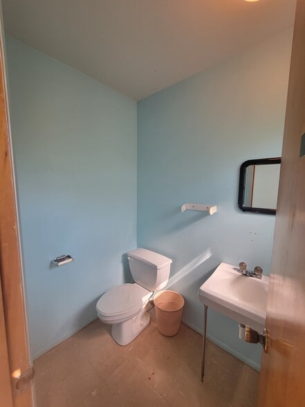 More Photos Of 228 Church St, Winfield Religious Facility For Sale