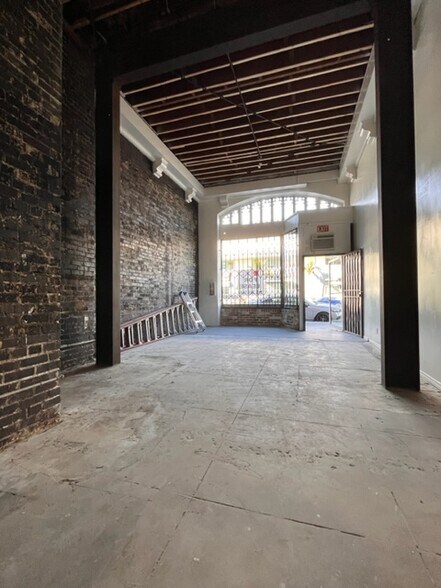 More Photos Of 3176-3188 W 8th St, Los Angeles Apartments For Lease