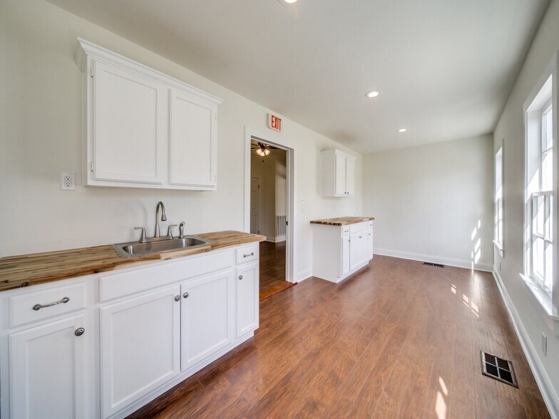 More Photos Of 824 5a-2 High St, Comfort Medical For Sale