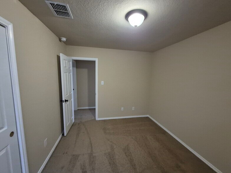 More Photos Of 8710 Vista de Nubes, Converse Apartments For Sale